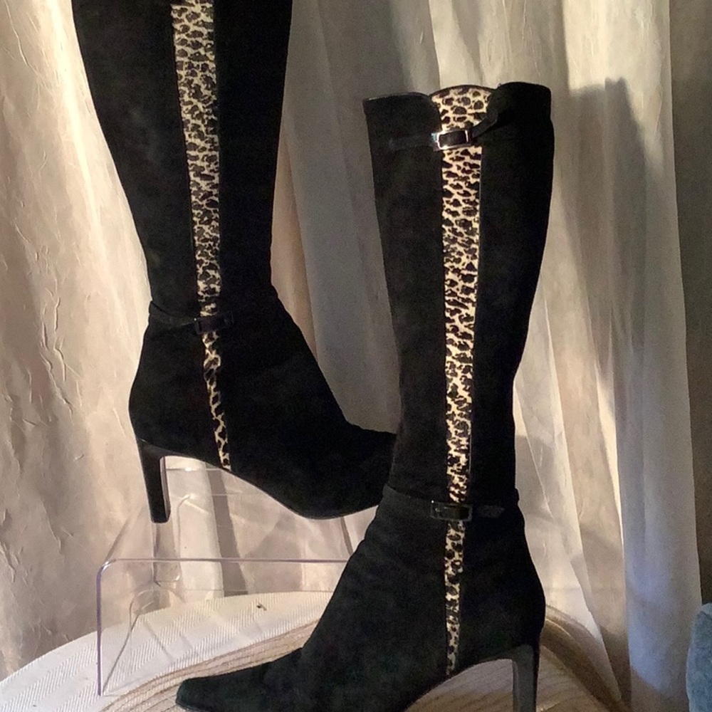 Bellofatto black suede heeled Boots. Unique rectangle block heel. Size 8